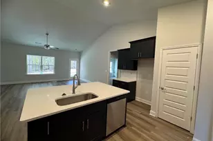 562 Walnut Crk Pkwy, Pendergrass, GA 30567 - Photo 8