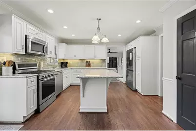 7070 Glenridge Drive, Atlanta, GA 30328 - Photo 14