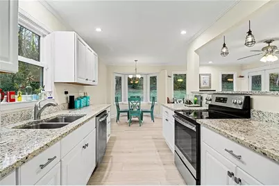 370 Kenilworth Circle, Stone Mountain, GA 30083 - Photo 12