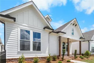 1036 Eastman Ct, Hoschton, GA 30548 - Photo 2