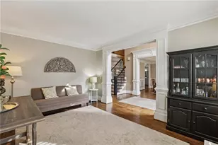 654 Windsor Pkwy, Sandy Springs, GA 30342 - Photo 8