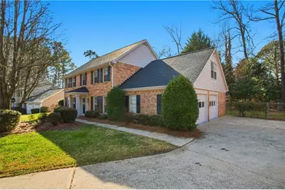 653 Parkcrest Place NE, Marietta, GA 30068 - Photo 2