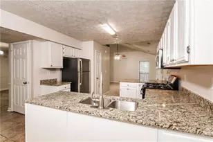 949 Heartwood Cir, Lawrenceville, GA 30043 - Photo 10