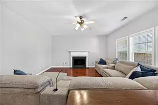 1322 Melrose Woods Ln, Lawrenceville, GA 30045 - Photo 10