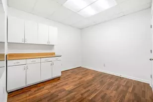 10895 Glenbarr Dr, Johns Creek, GA 30097 - Photo 34