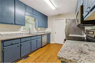 406 Farm Street, Loganville, GA 30052 - Photo 12