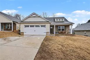 114 Sugar Creek Dr, Cornelia, GA 30531 - Photo 2