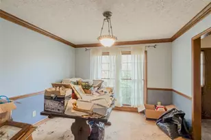 4736 Bridgewater Dr, Lilburn, GA 30047 - Photo 4