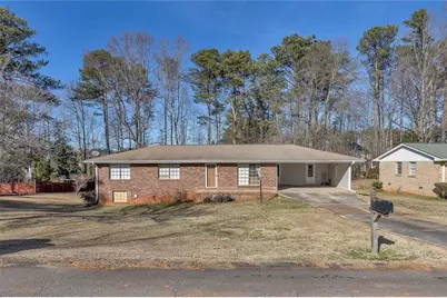 2075 Pinevale Drive NE, Marietta, GA 30066 - Photo 2