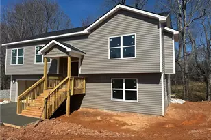 226 Highland Pointe Dr, Alto, GA 30510 - Photo 2