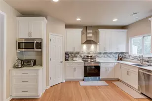 1727 Shire Village Dr, Sugar Hill, GA 30518 - Photo 6