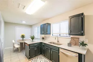 1050 Chapman Cir, Stone Mountain, GA 30088 - Photo 12