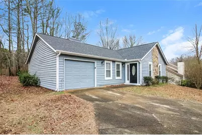 1050 Chapman Circle, Stone Mountain, GA 30088 - Photo 2