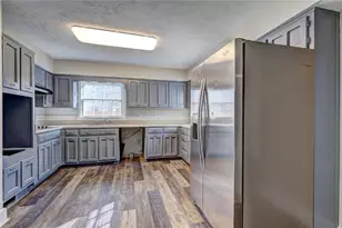 3177 Harris Dr, East Point, GA 30344 - Photo 18