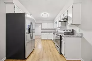 10565 Summer Creek Dr, Alpharetta, GA 30022 - Photo 4