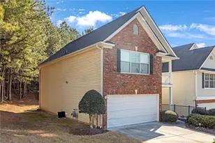 642 Lakes Cir, Lithonia, GA 30058 - Photo 2