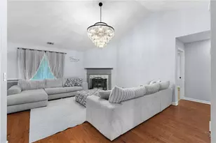 1426 Wyntercreek Dr, Hoschton, GA 30548 - Photo 4