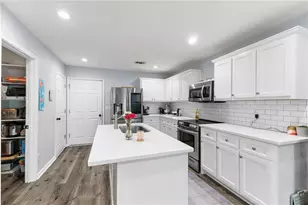 1426 Wyntercreek Dr, Hoschton, GA 30548 - Photo 8