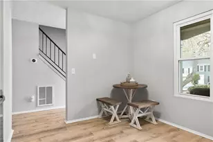 2506 Queen Anne Ct, Sandy Springs, GA 30350 - Photo 4