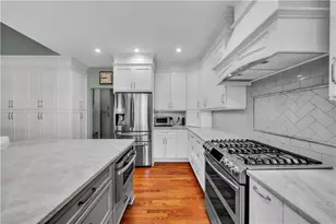 5640 Overlook Bluff, Johns Creek, GA 30097 - Photo 28