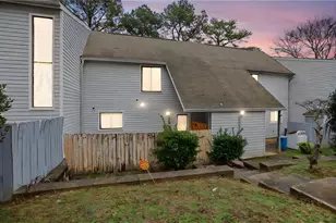 273 Country Club Dr, Jonesboro, GA 30238 - Photo 2