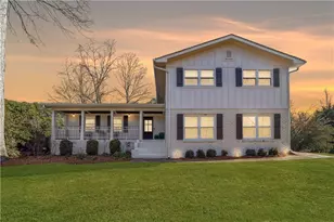 2871 Fontainebleau Dr, Dunwoody, GA 30360 - Photo 1