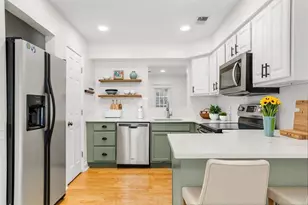 232 Peachtree Hollow Ct, Sandy Springs, GA 30328 - Photo 2