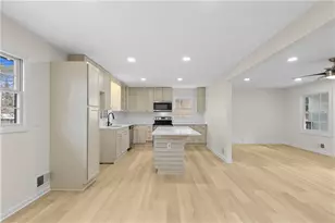 2347 Greenway Dr, Decatur, GA 30035 - Photo 8