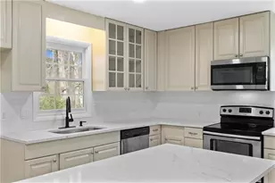 2347 Greenway Dr, Decatur, GA 30035 - Photo 10