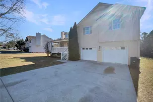 180 Honeysuckle Dr SE, Calhoun, GA 30701 - Photo 2
