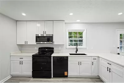 7508 Asbury Manor Drive, Lithonia, GA 30058 - Photo 12