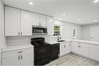 7508 Asbury Manor Drive, Lithonia, GA 30058 - Photo 10