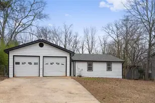 2814 Woodhollow Ln, Jonesboro, GA 30236 - Photo 2