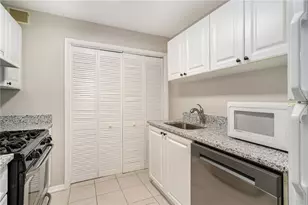 1115 Summit N Dr NE, Atlanta, GA 30324 - Photo 10