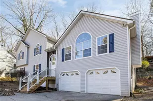 204 Queensbury Ct, Acworth, GA 30102 - Photo 2