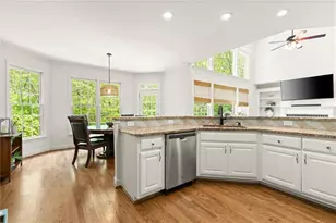 4425 Woodside Ct, Cumming, GA 30041 - Photo 10