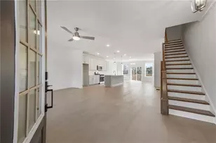 624 Oakleaf Grove Ln, Sugar Hill, GA 30518 - Photo 4