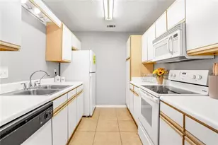 2092 S Sherwood Dr, Valdosta, GA 31602 - Photo 8