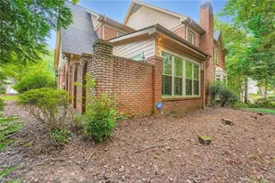 1959 Clairborne Ct, Dunwoody, GA 30338 - Photo 2