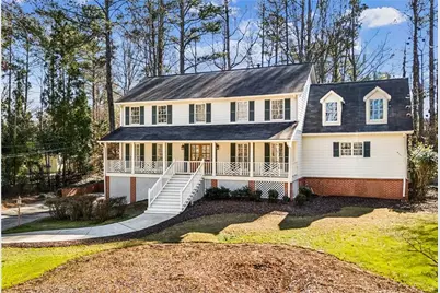 9570 Roberts Drive, Sandy Springs, GA 30350 - Photo 4