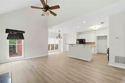 5425 Brooke Ridge Circle, Dunwoody, GA 30338 - Photo 8