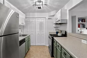 2830 Vinings Central Dr SE, Atlanta, GA 30339 - Photo 10