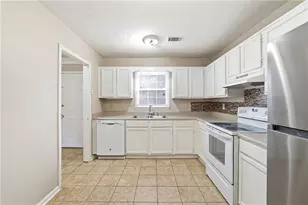 136 Sterling Ct, Alpharetta, GA 30004 - Photo 4