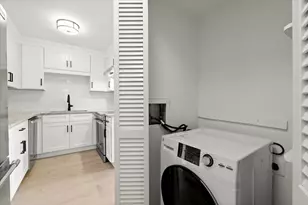 27 Old Ivy Square NE, Atlanta, GA 30342 - Photo 8