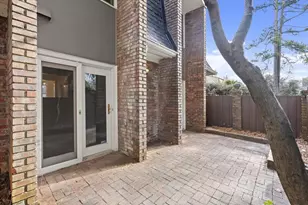 27 Old Ivy Square NE, Atlanta, GA 30342 - Photo 16