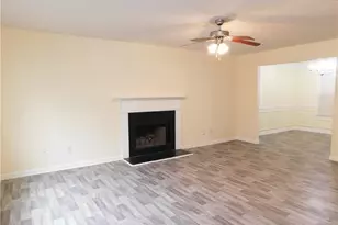 225 Laura Cir, Atlanta, GA 30349 - Photo 2