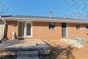 3881 Pin Oak Cir, Atlanta, GA 30340 - Photo 2