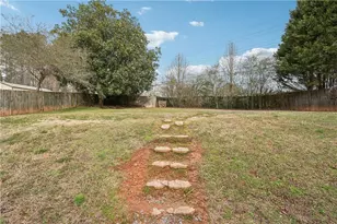 564 Tate Creek Ct NW, Acworth, GA 30102 - Photo 14