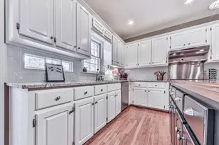 527 Fairway Dr, Woodstock, GA 30189 - Photo 18