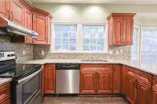 1104 Sadlers Close, Marietta, GA 30068 - Photo 4